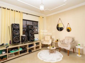 Casa · 240m² · 3 Quartos · 3 Vagas · QS 14 - Casa sobrado com 3 quartos - sendo 1 suíte - 3 vagas de garagem cobertas - Aceita Financiam