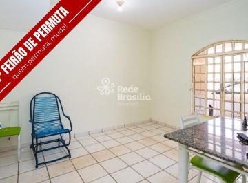 Casa · 210m² · 5 Quartos · 3 Vagas · QE 28 | Casa Sobrado com duas moradias - 5 quartos - 3 vagas - aceita financiamento - Guará II