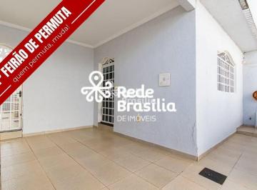 Casa · 211m² · 6 Quartos · 7 Vagas · QS 5 Rua 130 | Casa Sobrado com 6 Quartos sendo 2 suítes com 7 vagas  - Areal Águas Claras/DF