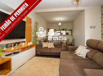Casa · 200m² · 4 Quartos · 1 Vaga · QNA 49 Taguatinga Casa com 4 Quartos sendo 1 suite