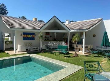 89736847a8caaba61fa233ea1d03eace75a9ed5a · Casa com 4 dormitórios à venda, 1200 m² por R$ 4.950.000,00 - Granja Viana - Cotia/SP