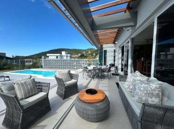 Casa · 256m² · 4 Quartos · 2 Vagas · Casa à Venda Recém Construida de Alto Padrão – 400m do Mar