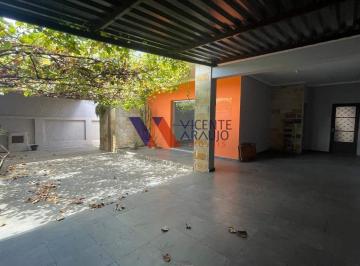 Casa · 200m² · 3 Quartos · 2 Vagas · Casa comercial ampla em lote de 500m² à venda, bairro Angola, em Betim.