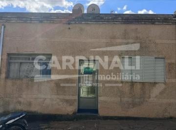Casa · 239m² · 3 Quartos · 6 Vagas · Casa com boa localização, próximo supermercados e comércio.