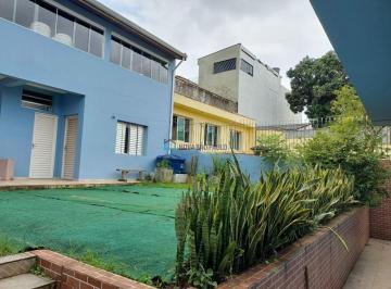Casa · 237m² · 4 Quartos · 4 Vagas · Sobrado à venda no Jabaquara: 4 quartos, 1 suíte com closet e 4 vagas.