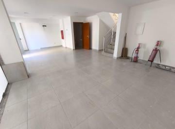 Comercial , Macaé · Loja 110 M², com 2 banheiros, com sobreloja em Imbetiba - Macaé - RJ