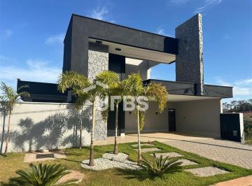 Casa · 237m² · 4 Quartos · 4 Vagas · Casa térrea com 240m2 (terreno de 440m2), 4 suítes, no Jardins Nápoles em Senador Canedo - GO