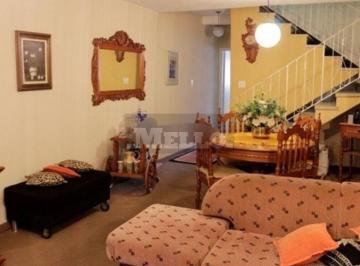 Casa · 226m² · 3 Quartos · 1 Vaga · BELO SOBRADO DE 3 ANDARES