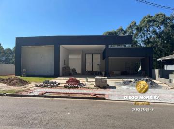 Casa · 437m² · 4 Quartos · 6 Vagas · CASA DE ALTO PADRÃO À VENDA EM TERRA PRETA – CONDOMÍNIO FECHADO!