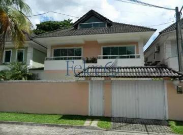 Casa · 220m² · 4 Quartos · 4 Vagas · Casa Triplex com 4 suítes Rua Manhuaçu