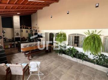 Casa · 174m² · 4 Quartos · 4 Vagas · 0 - Casa 4 quartos, sendo 1 suíte