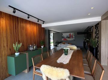 Casa · 218m² · 3 Quartos · 2 Vagas · Casa à venda - no Centro