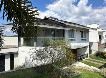 Casa · 218m² · 3 Quartos · 2 Vagas · Casa à venda - no Centro