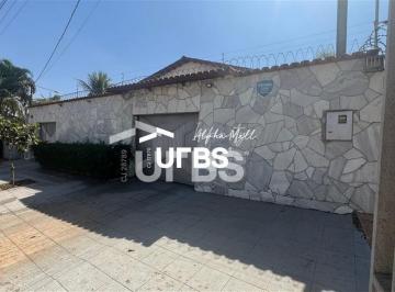 Casa · 365m² · 4 Quartos · 6 Vagas · 0 - Casa 4 quartos, sendo 4 suítes
