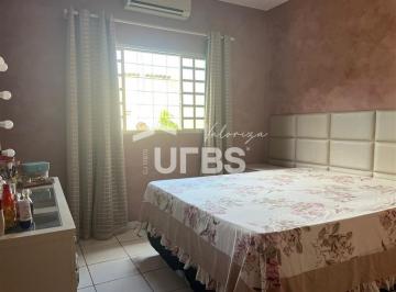 Casa · 130m² · 3 Quartos · 2 Vagas · ✨ *Casa de Luxo com 300m² de area total de Conforto e Sofisticação* ✨