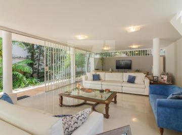 Casa · 700m² · 4 Quartos · 5 Vagas · Exclusiva Residência no Pacaembu: Uma Obra de Arte Assinada por Artacho Jurado, Renovada com Confort