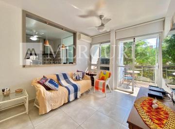 b0a7a246ec0c2381ad83d635973082ad0d07e304 · Apartamento no Guarujá, Enseada, 2 Quartos, Sendo 1 Suíte e Sacada com Vista Livre - Mercuri Imóveis
