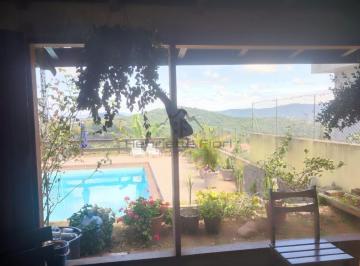 0 · Vende-se casa na Serra da Cantareira com uma vista incrível para o vale.
