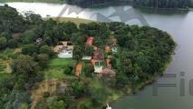 0 · Iinda chácara a beira da represa de Piracaia, literalmente pé na água.