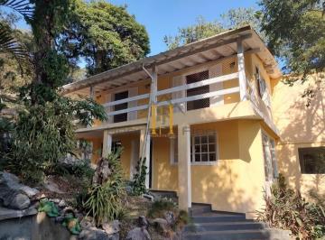 0 · Casa com 3 suítes no condomínio Alpes da Cantareira.
