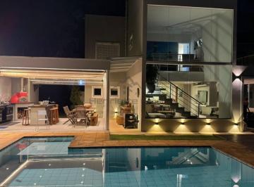 0 · Uma casa incrível à venda dentro de um condomínio na Serra da Cantareira!