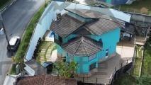 0 · Casa com 3 suítes no condomínio Alpes da Cantareira.
