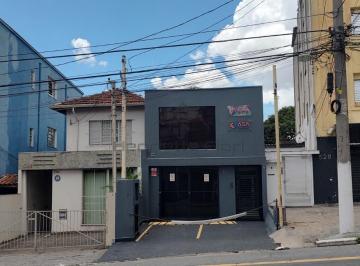 0 · Prédio comercial de 2 andares, localizado na Avenida Leôncio de Magalhães