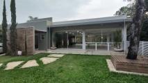 0 · Casa moderna no condomínio Pq Suiça da Cantareira. O imóvel possui 700m² de área