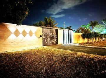 Casa de 3 quartos, Brasília · Park Way 3qts sendo 2 suítes, aceita permuta. 61-99463-5151