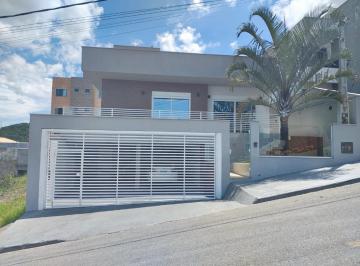 Casa · 200m² · 3 Quartos · 4 Vagas · Casa 3 Quartos com 1 Suíte e 200m² - São Sebastião
