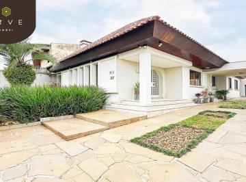 Casa · 270m² · 3 Quartos · 4 Vagas · Casa clássica com 03 quartos, sendo 2 suítes e edícula no Jardim Botânico!