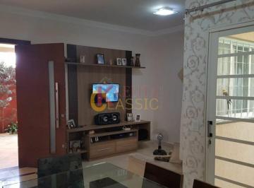 Casa · 3 Quartos · 2 Vagas · Vende-se Casa Residencial com 3 Dormitórios