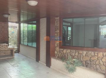 Casa · 200m² · 3 Quartos · 2 Vagas · Oportunidade Imperdível em Costa Azul!