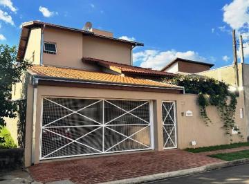 Casa de 2 quartos, Águas de São Pedro · Casa com 2 suites - JD Porangaba