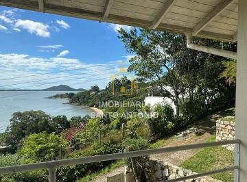 Casa · 180m² · 4 Quartos · 2 Vagas · Casa com 4 dormitórios com lindíssima vista para o mar em Sambaqui