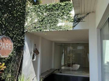 043396bc2bfb3f963a0c439dba7c97f384e10fa2 · Casa à venda no Alto de Pinheiros São Paulo SP com 2 suítes, 2 vagas de garagem e 200m².