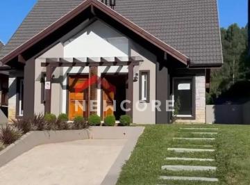Casa · 133m² · 3 Quartos · 1 Vaga · Casa em Rua Alexandre Rama - Ipê Amarelo - Gramado/RS