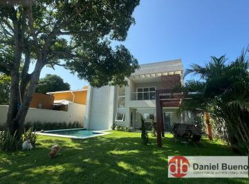 Casa · 350m² · 6 Quartos · 6 Vagas · Condomínio Paraiso - Casa Nova - Bem localizada