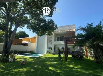 Casa · 350m² · 6 Quartos · 6 Vagas · Condomínio Paraiso - Casa Nova - Bem localizada