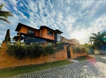 Casa · 454m² · 5 Quartos · 2 Vagas · Casa em Várzea, Teresópolis/RJ de 454m² 5 quartos à venda por R$ 2.800.000,00