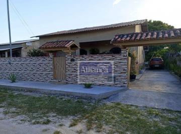 cdef84f50d873c6a9bcad29550a490e96bbeffc5 · Casa linear com 2 dormitórios, 1 suíte, 3 vagas de garagem, quintal e árvores frutíferas à venda, 78