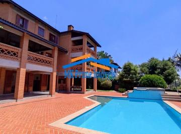 Casa · 1500m² · 4 Quartos · 4 Vagas · Casa em Condomínio com 1500m², venda ou locação- FAZENDINHA-CARAPICUIBA