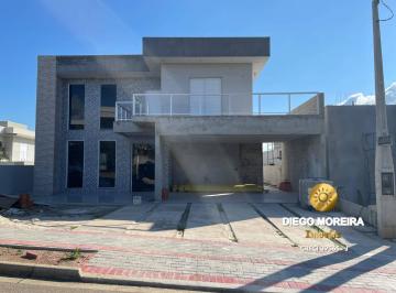 Casa · 243m² · 3 Quartos · 5 Vagas · Casa de Alto Padrão à VENDA em Terra Preta – Condomínio Completo!