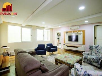 Casa · 235m² · 4 Quartos · 3 Vagas · Excelente casa de 235m² com 4 dormitórios e 3 vagas no bairro Azenha.