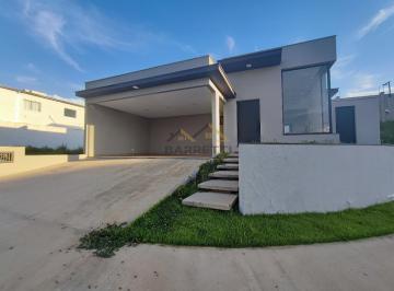 Casa · 173m² · 3 Quartos · 4 Vagas · Casa à venda de 173m², com 3 quartos, 4 banheiros, piscina e 4 vagas de garagem,