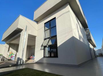 Casa de 3 quartos, Vicente Pires · Vicente Pires, Casa alto padrão, 3 quartos, suíte, laje, piscina, 26 de setembro