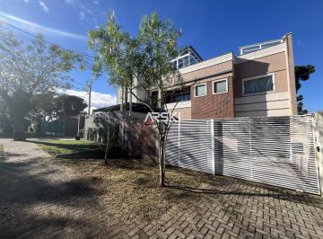Casa · 146m² · 3 Quartos · 2 Vagas · Sobrado triplex com suíte, jardim e móveis fixos,