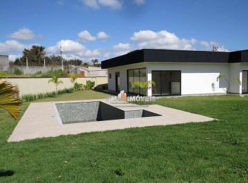 491569cf69f3bfec5a68ba7a05269bc06729e78a · Casa térrea com 4 suítes, sala, cozinha, escritório, piscina, quintal grande, dentro de condomínio n