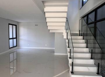 Casa · 157m² · 3 Quartos · 2 Vagas · Sobrado alto padrão com 04 suítes no Terras Altas em Camboriú