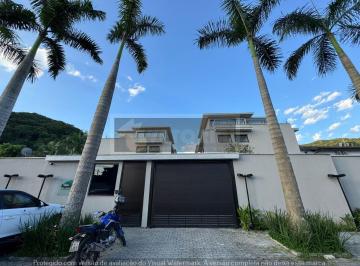 Casa de 4 quartos, São Sebastião · Excelente sobrado localizado na praia de São Sebastião, a praia de Juquehy